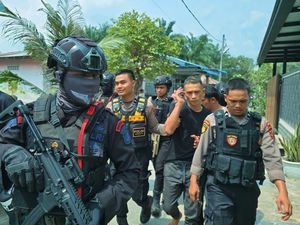 Brimob Polda Sumut dan BNN Gerebek Kampung Narkoba di Deli Serdang