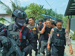 Brimob Polda Sumut dan BNN Gerebek Kampung Narkoba di Deli Serdang