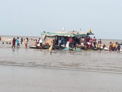 Kapal Sembako Dihantam Ombak, Terombang-ambing Berjam-jam di Perairan Bengkalis