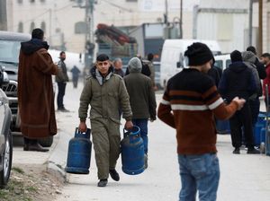 Kelangkaan Gas, Warga Palestina Mengantre Isi Ulang