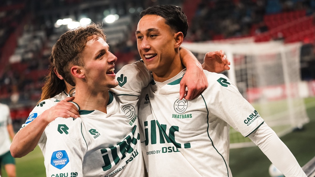 Miliano Jonathans (kanan) cetak gol perdana di Excelsior Rotterdam. (Foto: dok. Excelsior Rotterdam)