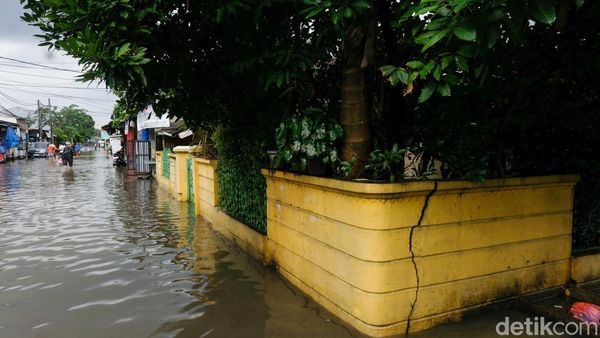 Perumahan Pinang Griya Tangerang Banjir Imbas Tanggul Jebol