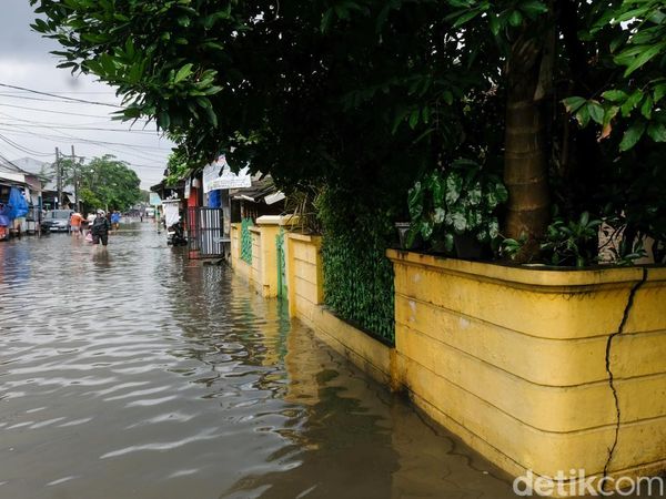 Perumahan Pinang Griya Tangerang Banjir Imbas Tanggul Jebol