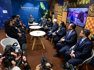 Prabowo Tinjau Paviliun Usai Pidato di WEF Davos, Ngopi Bareng Menteri