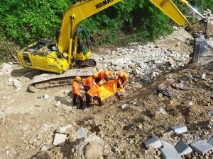 3 Pekerja Proyek Tertimbun Longsor di Ungasan, 2 Tewas