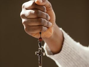 Susunan Doa Rosario Senin 26 Januari 2026: Meneguhkan Iman di Awal Pekan