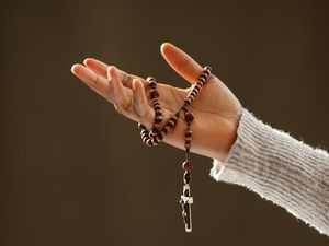 Susunan Doa Rosario Sabtu 24 Januari 2026: Menghayati Peristiwa Gembira