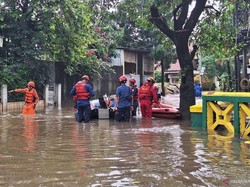 32 KK di Pondok Karya Mampang Jaksel Kebanjiran, Tinggi Air Capai 80 Cm