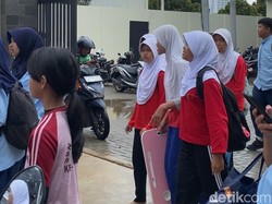 Viral SMPN di Depok Renovasi Rp 28 M tapi Siswa Bawa Meja dari Rumah