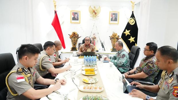 Der stellvertretende Polizeichef, Generalkommissar Dedi Prasetyo, überbrachte fünf Kandidaten für den Posten des Polizeiattachés und des technischen Personals der Nationalpolizei eine strategische Botschaft zur Abschaffung von TPPA-PPO