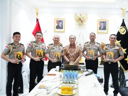 Bagikan Buku soal PPO-PPA ke Calon Atase Polri, Wakapolri Titip Pesan Ini