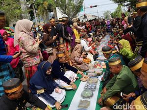 Hari Jadi Luwu ke-758, Warga Tumpah Ruah Makan Bersama di Jalanan Palopo