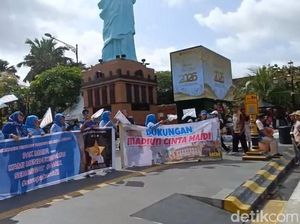 Aksi Solidaritas Warga Madiun untuk Maidi yang Kena OTT KPK