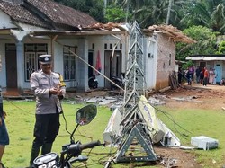 Angin Kencang di Trenggalek: 2 Tower Roboh, Puluhan Rumah Rusak, 1 Tewas
