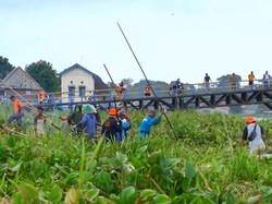 Pantau Sungai Komering, BPBD OKI Banyak Temukan Sampah