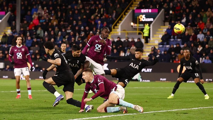 Burnley Vs Tottenham Hotspur Selesai 2-2