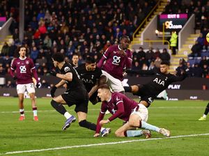 Burnley Vs Tottenham Hotspur Selesai 2-2