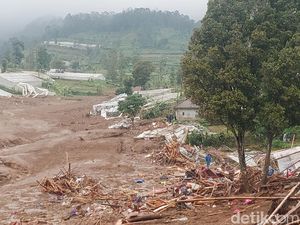 Dua Anggota Polisi Gugur dalam Penanganan Longsor Cisarua