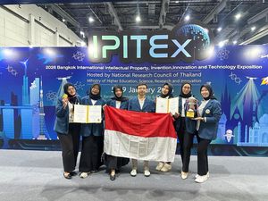 Mahasiswa Unair Borong Gold Medal di Ajang IPITEx Thailand
