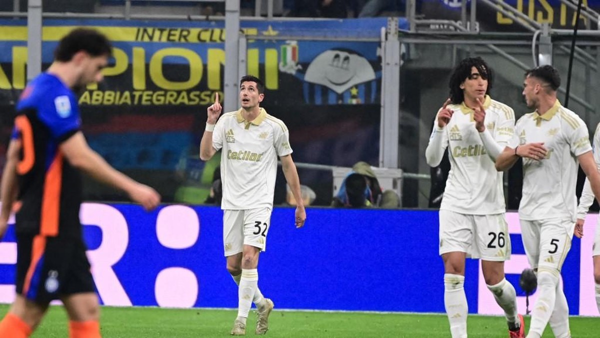 Stefano Moreno cetak gol cantik ke gawang Inter Milan, tapi Pisa kalah telak. (AFP/PIERO CRUCIATTI)