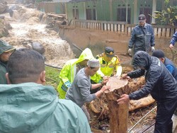Jembatan Penghubung Antarkampung di Puncak Bogor Putus Imbas Hujan Deras
