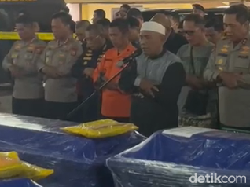 Tangis Keluarga Terima 7 Jenazah Korban Pesawat ATR 42-500 di RS Bhayangkara