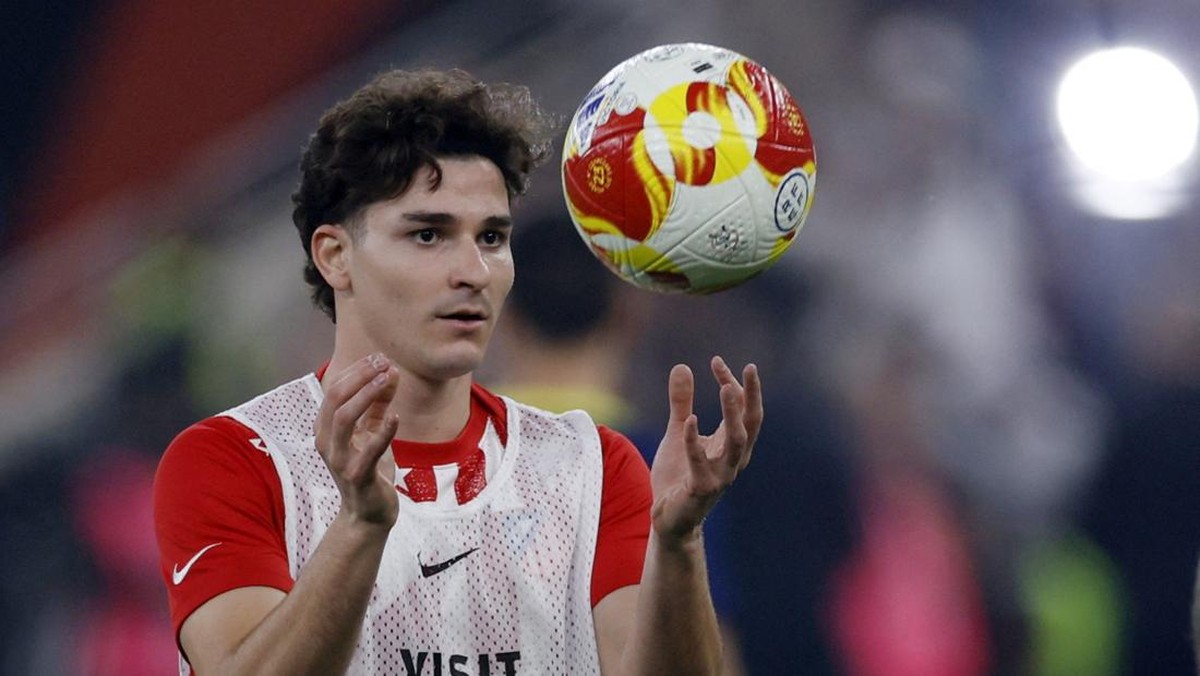 Julian Alvarez diminati Arsenal. (REUTERS/Vincent West)
