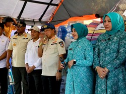 Bareng TP PKK, Tito Karnavian Tinjau-Bantu Warga Terdampak di Aceh Tamiang