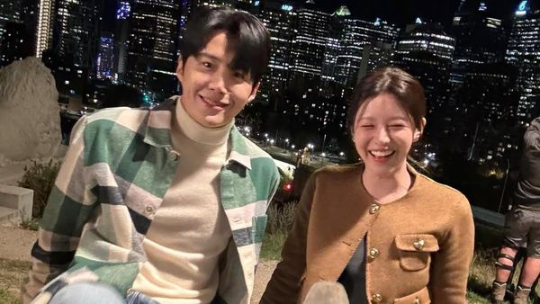 Kim Seon Ho & Go Youn Jung Pamer Momen di Balik Layar, Bikin Fans Gamon