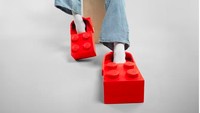 Lego Rilis Sandal 'Bakiak' Kolaborasi dengan Crocs Dianggap Aneh, Mau Pakai?