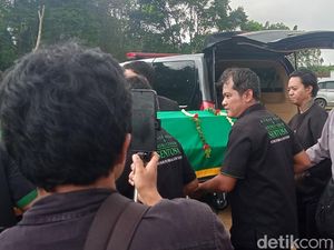 Permintaan Maaf Ayah Lula Lahfah di Pemakaman