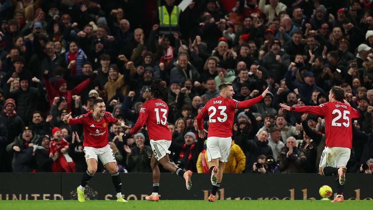Manchester United sudah lama tidak menang di markas Arsenal. (REUTERS/Phil Noble)