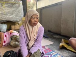 Video: Nelangsa Warga Korban Banjir Pejaten Timur Mengungsi di Emperan Toko