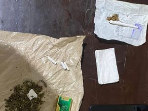 Bawa Ganja Dibungkus Kertas Nasi, 2 Pengedar Diciduk di Manggarai