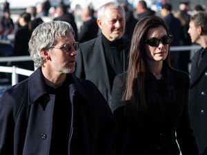 Selebriti Dunia Hingga Desainer Ternama Hadiri Pemakaman Valentino