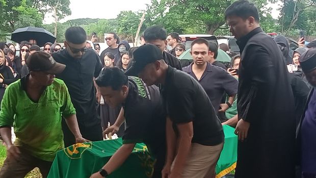 Pemakaman Lula Lahfah