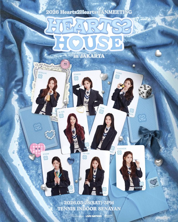 Poster fanmeeting Hearts2Hearts 'Hearts2House'/ Foto: instagram.com/dyandraglobal Hearts2Hearts akan menggelar fanmeeting 'Hearts2House' di Jakarta di Tennis Indoor Senayan pada (28/3). Jadwal tersebut bertepatan dengan ulang tahun member asal Indonesia yakni Carmen.