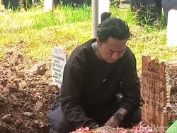 Reza Arap Usai Pemakaman Lula Lahfah: Kenapa Gak Dengerin Gue?