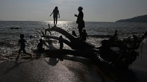 Aktivitas Wisata Pantai Pandan Kembali Normal Pascabanjir dan Longsor