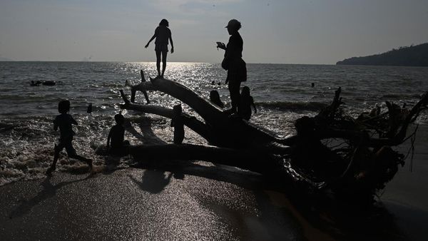 Aktivitas Wisata Pantai Pandan Kembali Normal Pascabanjir dan Longsor