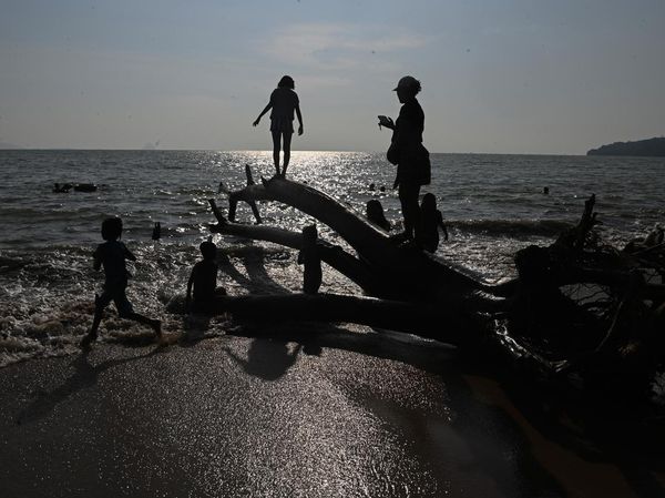 Aktivitas Wisata Pantai Pandan Kembali Normal Pascabanjir dan Longsor