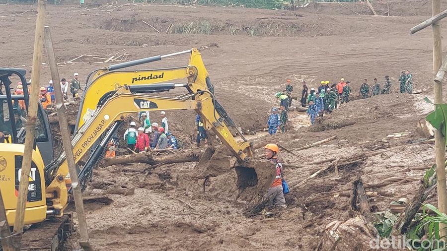 Video: Longsor Cisarua Terkini: Kondisi Permukiman Sebelum dan Sesudah Bencana