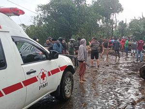 Kemensos Salurkan Bantuan & Dirikan Dapur Umum untuk Korban Banjir Pemalang