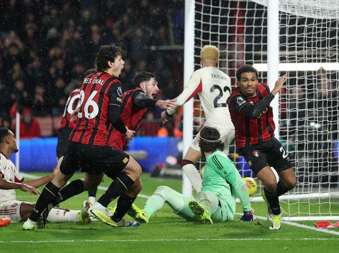 Soccer Football - Premier League - AFC Bournemouth v Liverpool - Vitality Stadium, Bournemouth, Britain - January 24, 2026 AFC Bournemouth's Amine Adli celebrates scoring their third goal REUTERS/Toby Melville EDITORIAL USE ONLY. NO USE WITH UNAUTHORIZED AUDIO, VIDEO, DATA, FIXTURE LISTS, CLUB/LEAGUE LOGOS OR 'LIVE' SERVICES. ONLINE IN-MATCH USE LIMITED TO 120 IMAGES, NO VIDEO EMULATION. NO USE IN BETTING, GAMES OR SINGLE CLUB/LEAGUE/PLAYER PUBLICATIONS. PLEASE CONTACT YOUR ACCOUNT REPRESENTATIVE FOR FURTHER DETAILS..