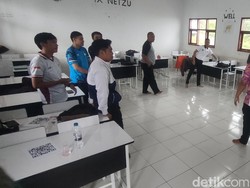 Tawa Pelajar SMP Cianjur Pecah di Tengah Trauma Bencana