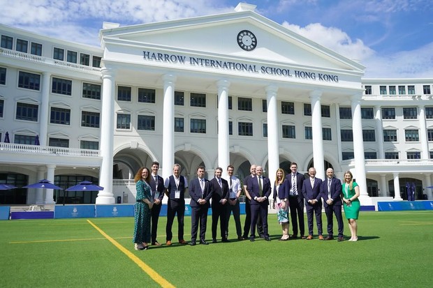 Harrow Internation School Hong Kong mengadaptasi tradisi pendidikan Inggris dengan standar akademik tinggi.