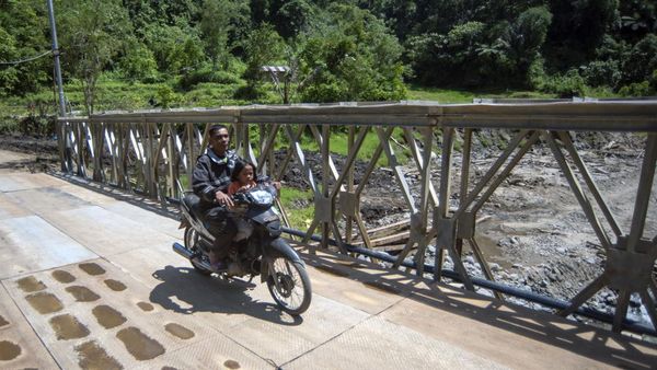 Jembatan Bailey di Agam Rampung, Warga Bisa Melintas Lagi