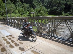 Menteri PU Khawatir Jembatan di Sumatera Ambruk karena Dilintasi Truk Overload