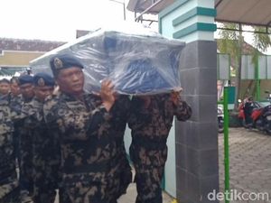 Pemakaman Restu Engineer ATR 42-500 di Klaten Berlangsung Haru