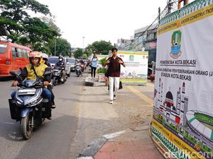 JPO Seberang Stasiun KA Bekasi Mulai Dibangun